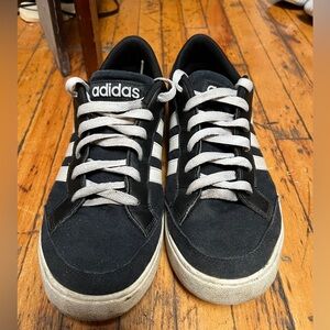 Adidas Neo Vs mid shoes